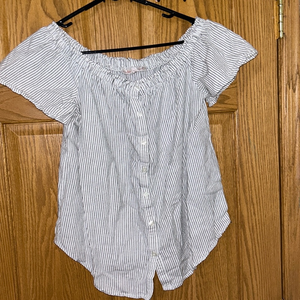 White/black stripped short sleeve/off the shoulder size M. No stains or tears.